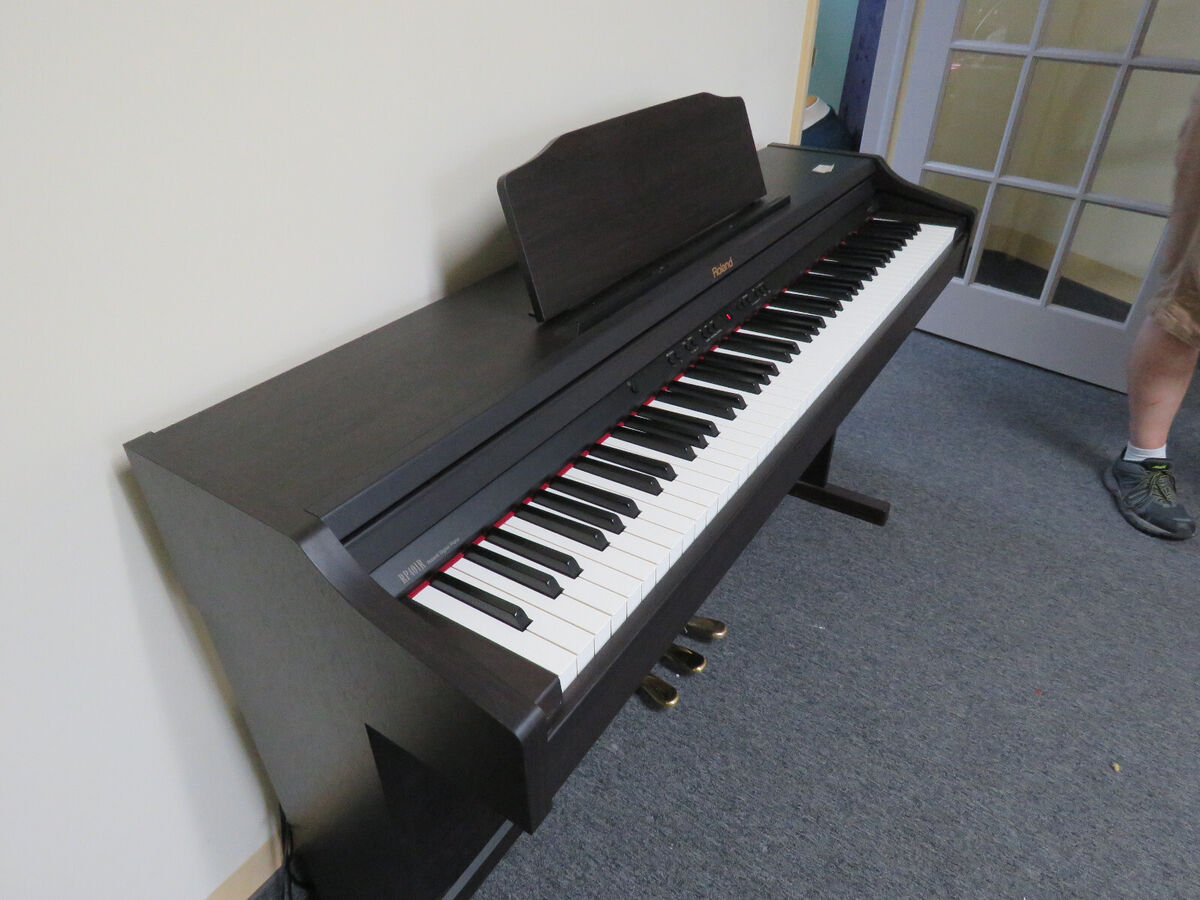 Roland Digital Piano RP401R With Spinet Style Case FREE Roland Digital Piano RP401R With Spinet Style Case FREE