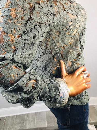 Camicia lunga Cable & Gauge M Top verde oliva full pizzo shell bottoni Slvs gemme - Foto 8 di 11