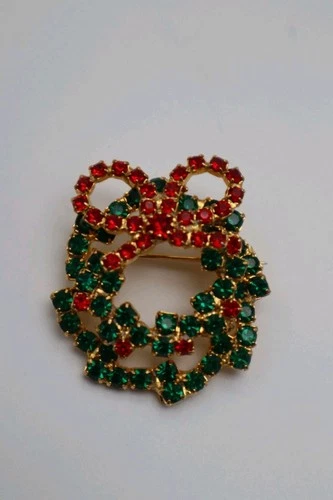 Vintage Christmas Wreath Brooch Pin Red and Green Rhinestones Gold Tone Holiday
