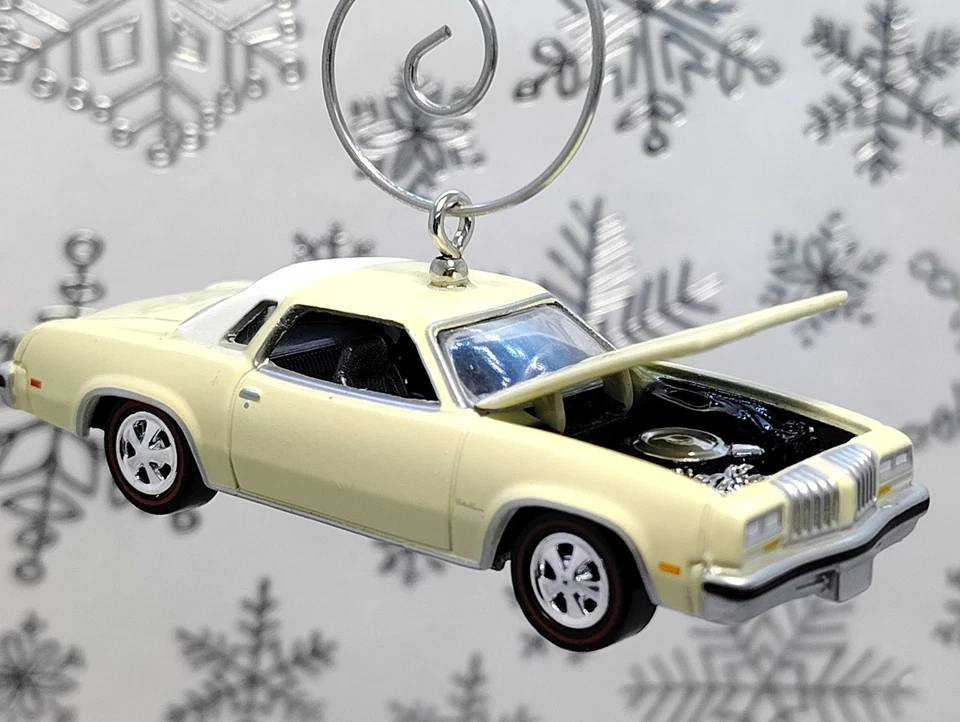 1977 Oldsmobile Cutlass Supreme Christmas Ornament Gift 1:64 Muscle Classic Car - Image 3 of 4