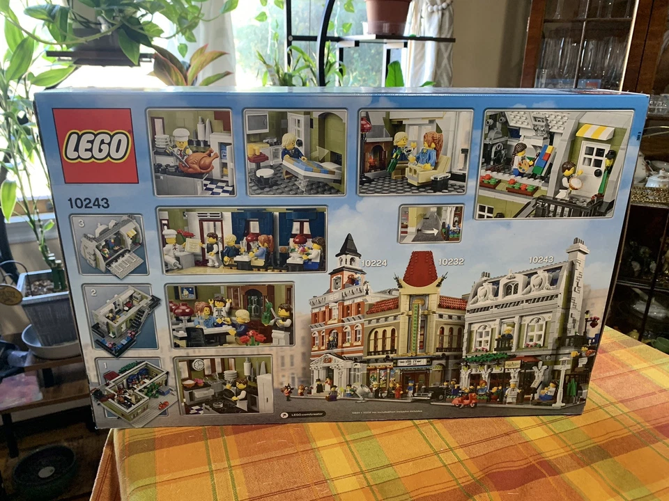 LEGO CREATOR EXPERT 10243 Parisian Restaurant BRAND NEW, SEALED RETIRED RARE - Image 3 of 4