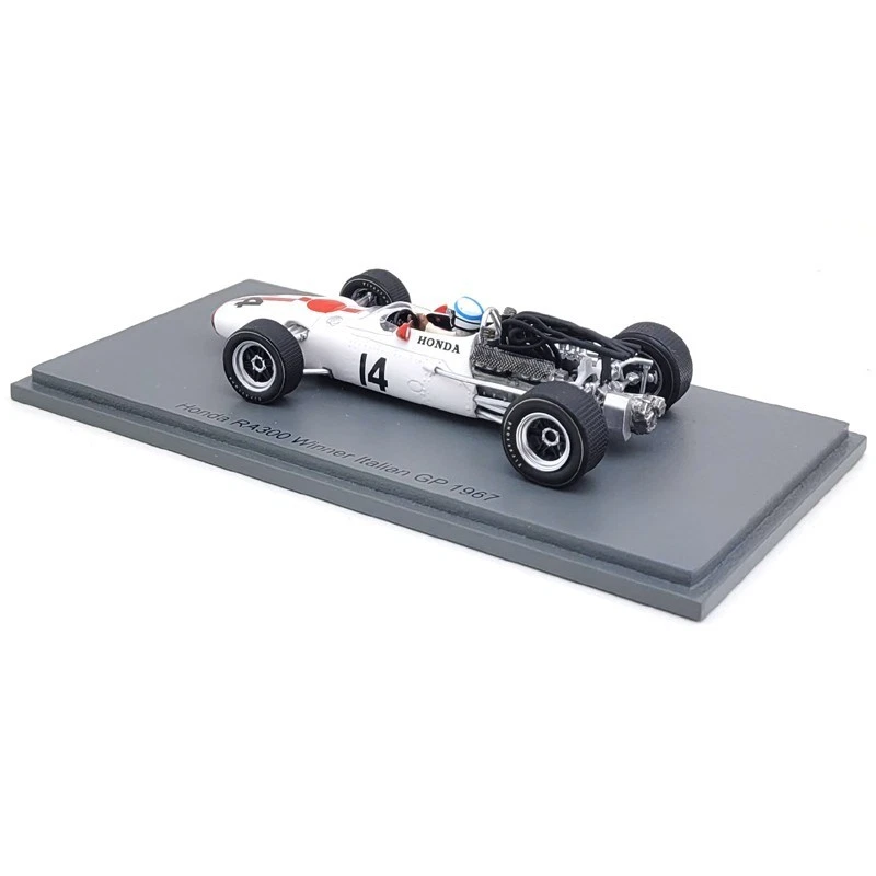 Vincitore del GP d'Italia del 1967 con la Honda RA300 di John Surtees -... - Immagine 2 di 3