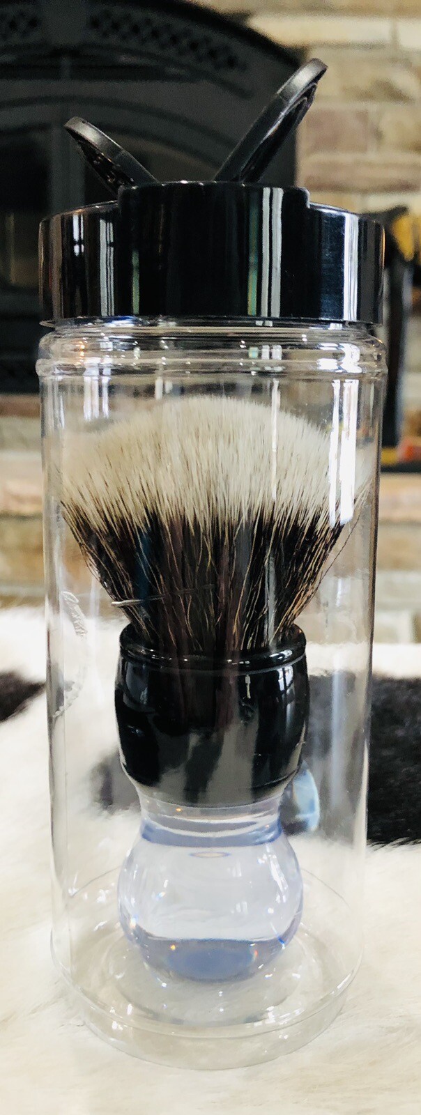 AP SHAVE CO 28MM (SCRATCH & DENT) BLACK/CLEAR/G5C SYNTH. FAN SHAVE