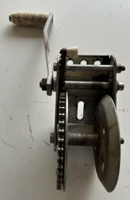 #ad Vintage Trailer Hand Crank Winch T1401 1400 Pound Line Pull Cast Metal $20.99