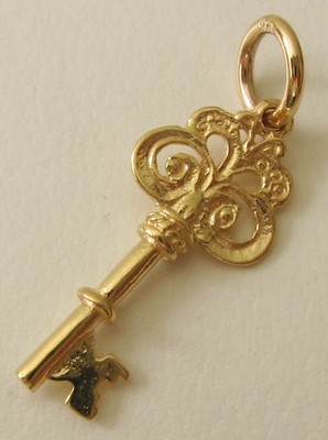 SOLID  9K  9ct YELLOW GOLD  3D  VINTAGE  KEY CHARM PENDANT  