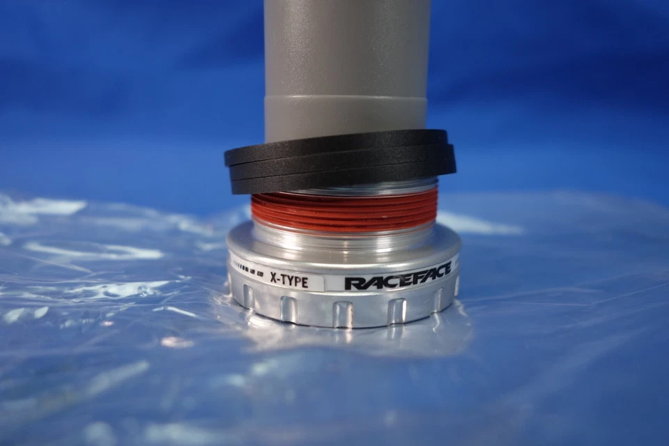 NEW Race Face Team X-Type BSA English threaded - 24mm Bearing Bottom Bracket - Image 3 of 4