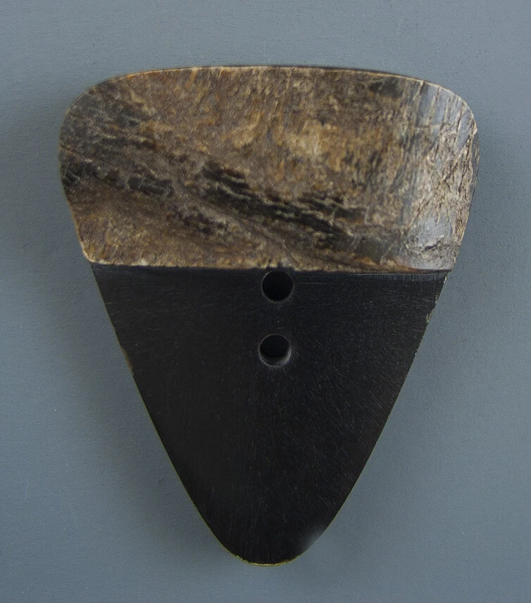 X-LARGE HORN(BOVINE) CLOTHING BUTTON - Image 2 of 3