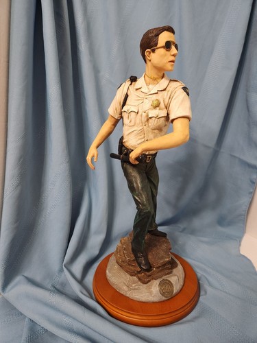 1999 Vanmark “Keeping the Peace” Police Sheriff Statue LARGE 20” LIMITED EDITION - Picture 2 of 24