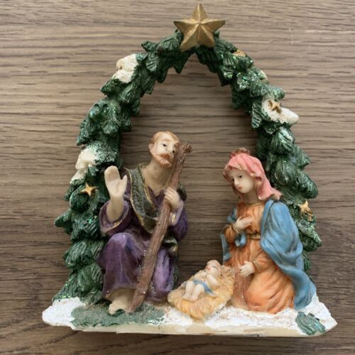 Pietra angolare Creazioni Modellino Natività Gesù Maria Giuseppe Albero di Natale 5 pollici - Foto 1 di 12