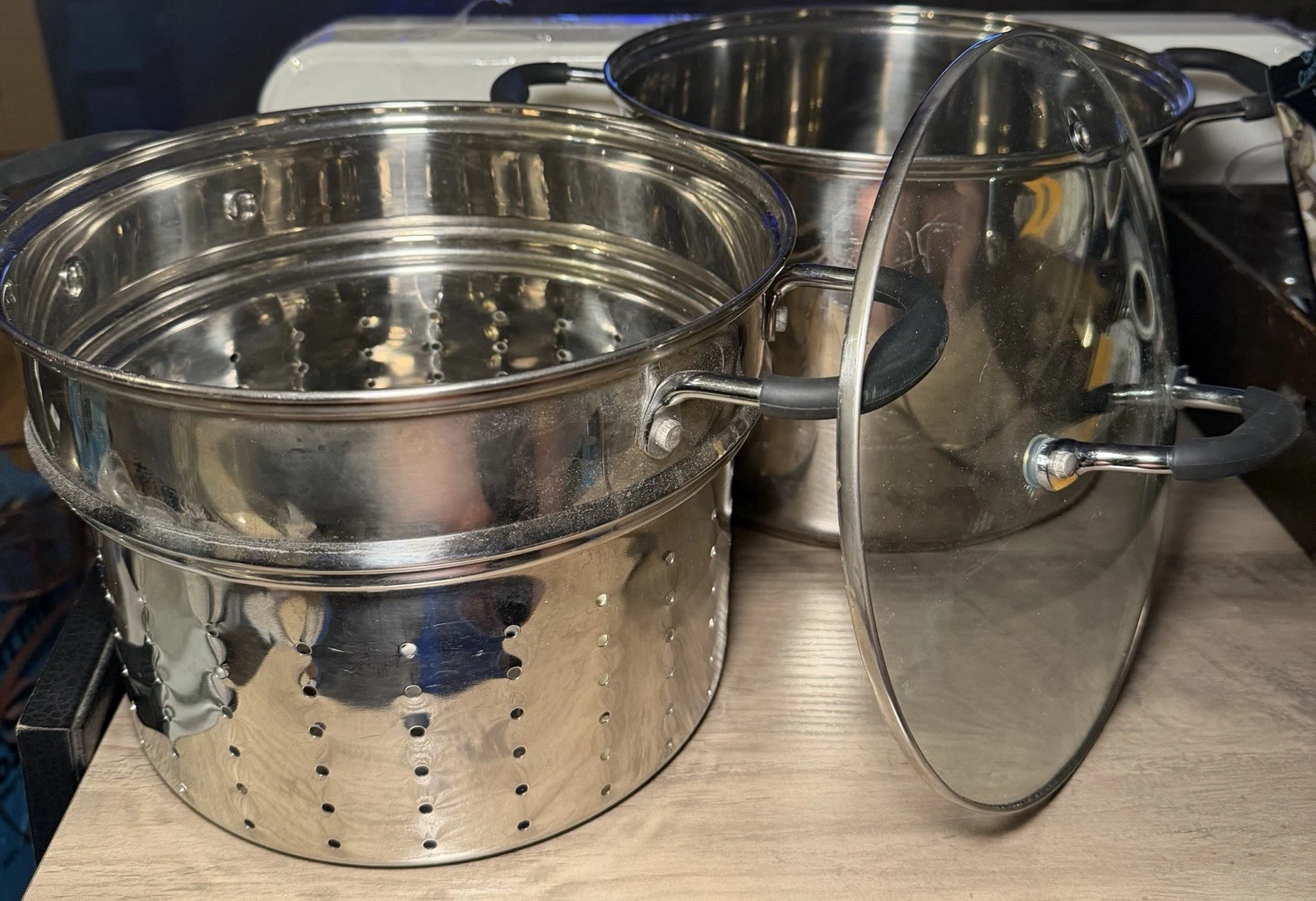 KITCHEN CORNER- BYASHLEY COOPER-Stainless Steel Steamer Pot. 8 Quart. (2/19)