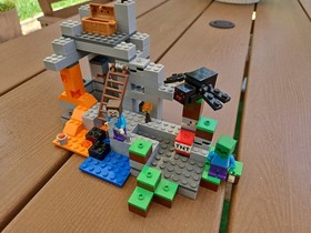 Lego Set 21113 Minecraft The Cave Retired Imcomplete