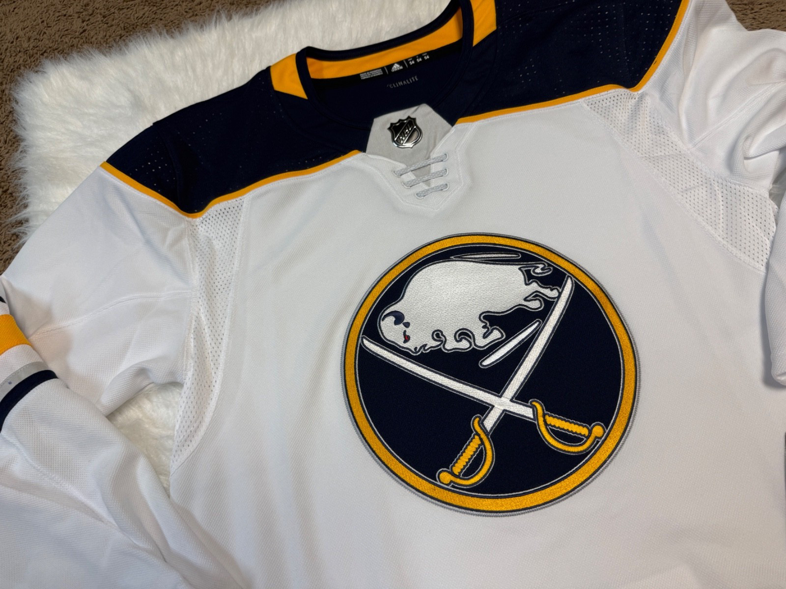 Buffalo Sabres Authentic Adidas Climalite Men's Size 54 White Hockey Jersey thumbnail 3