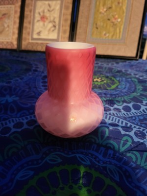 THOMAS WEBB PEACHBLOW MOTHER-OF-PEARL DIAMOND QUILTED SATIN CASED GLASS VASE 