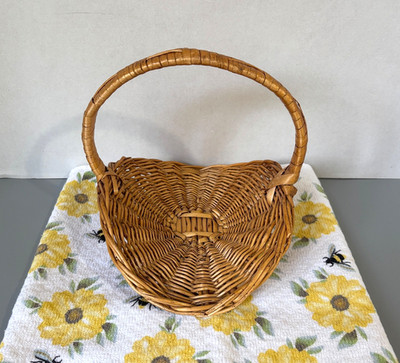 VTG Small Herb Gathering Basket 8'' Cottagecore Natural Rattan Wicker Flower Girl