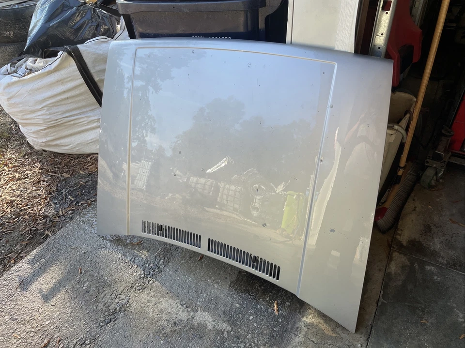 85-92 VW VOLKSWAGEN JETTA HOOD (NO SHIPPING) *LOCAL PICK UP ONLY* - Image 3 of 4
