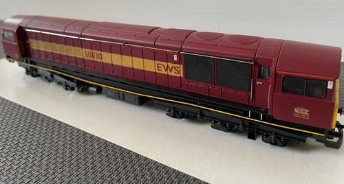 BOXED HORNBY OO GAUGE EWS CO-CO DIESEL ELECTRIC CLASS 58 LOCO "58030" R-2125A - Picture 8 of 12