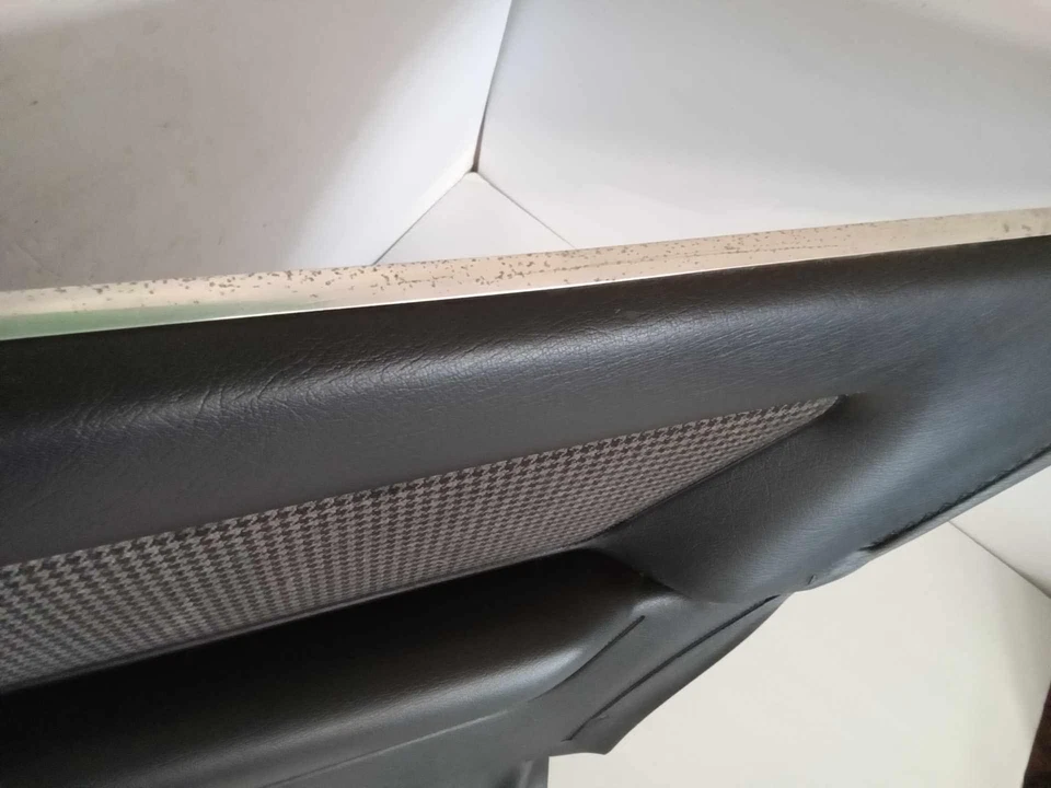 PANEL MOLDURA PUERTA TRASERA DERECHA (pasajero) BMW 325E 85 OEM USADO Foto 3 de 4