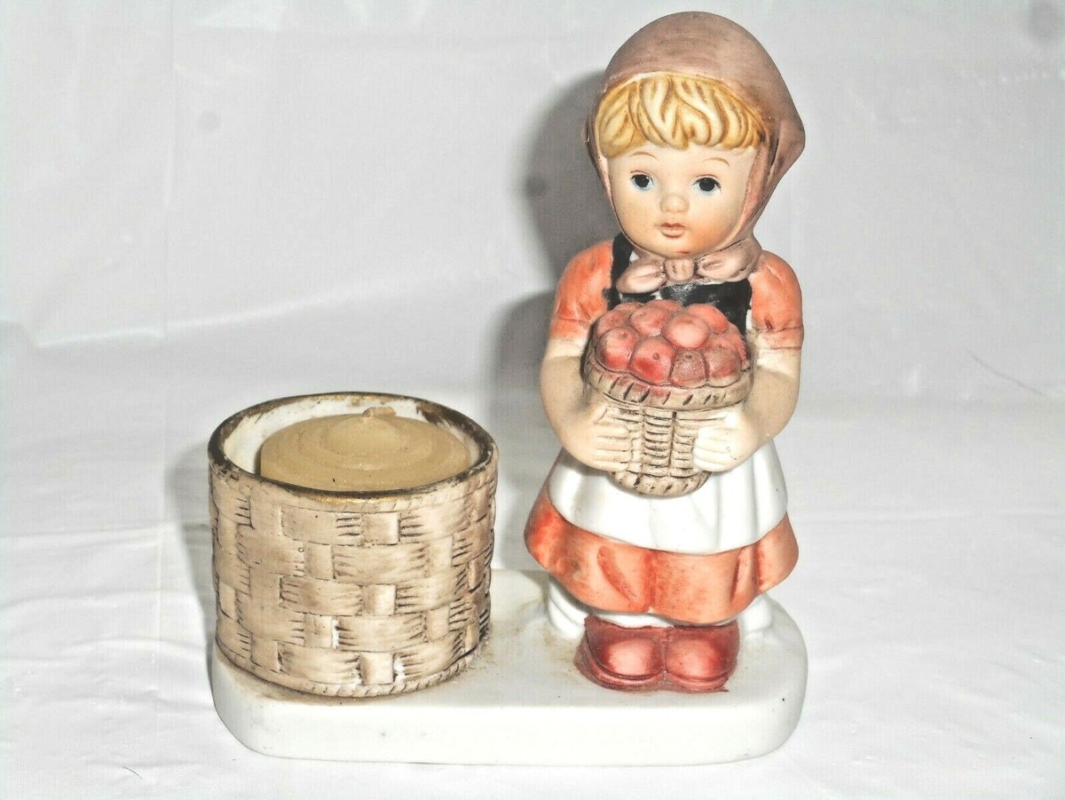 Wagner & Apel ワーグナー＆アペル　置物　男女 Wagner & Apel Little Girl with Apples Figurine Marked 1980 WA on