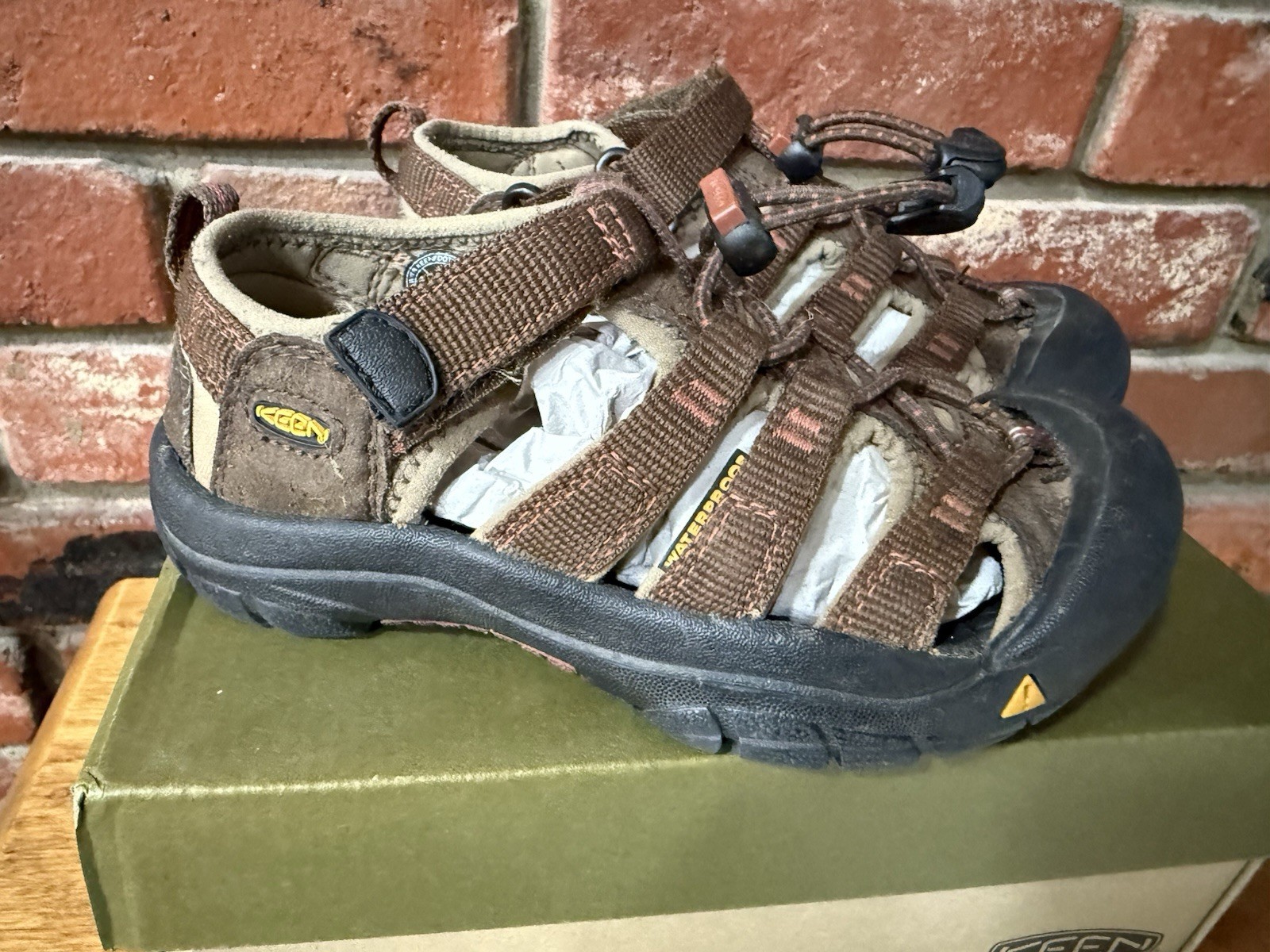 Sandali all'henné Keen Newport H2 ardesia neri bruciati bambino ragazzo ragazza scarpe taglia 12