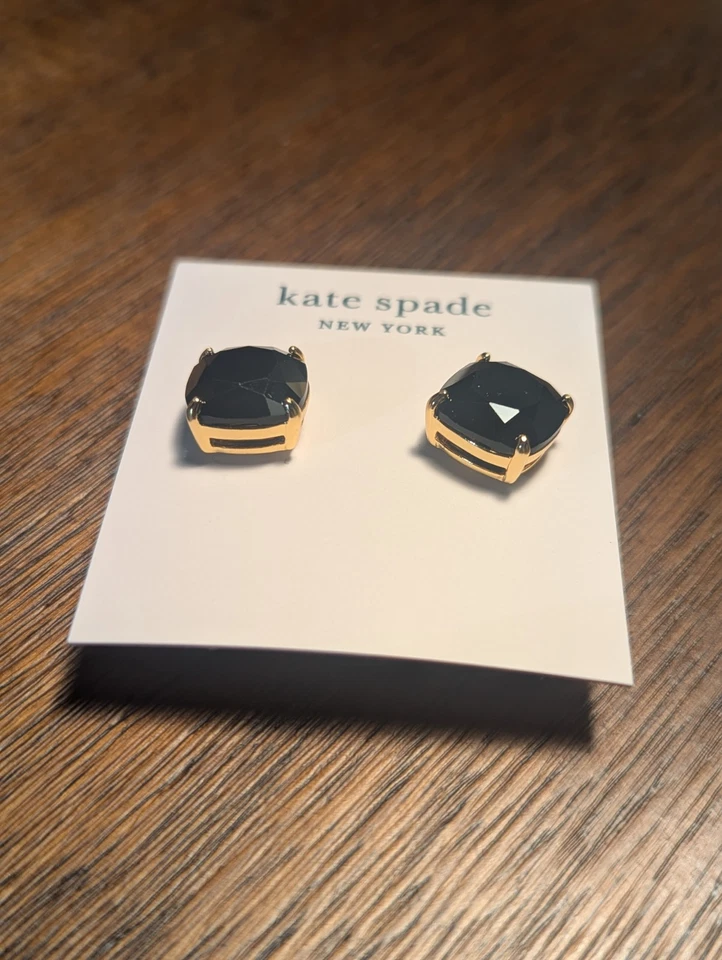 Aretes Kate Spade New York negros y dorados Foto 2 de 4