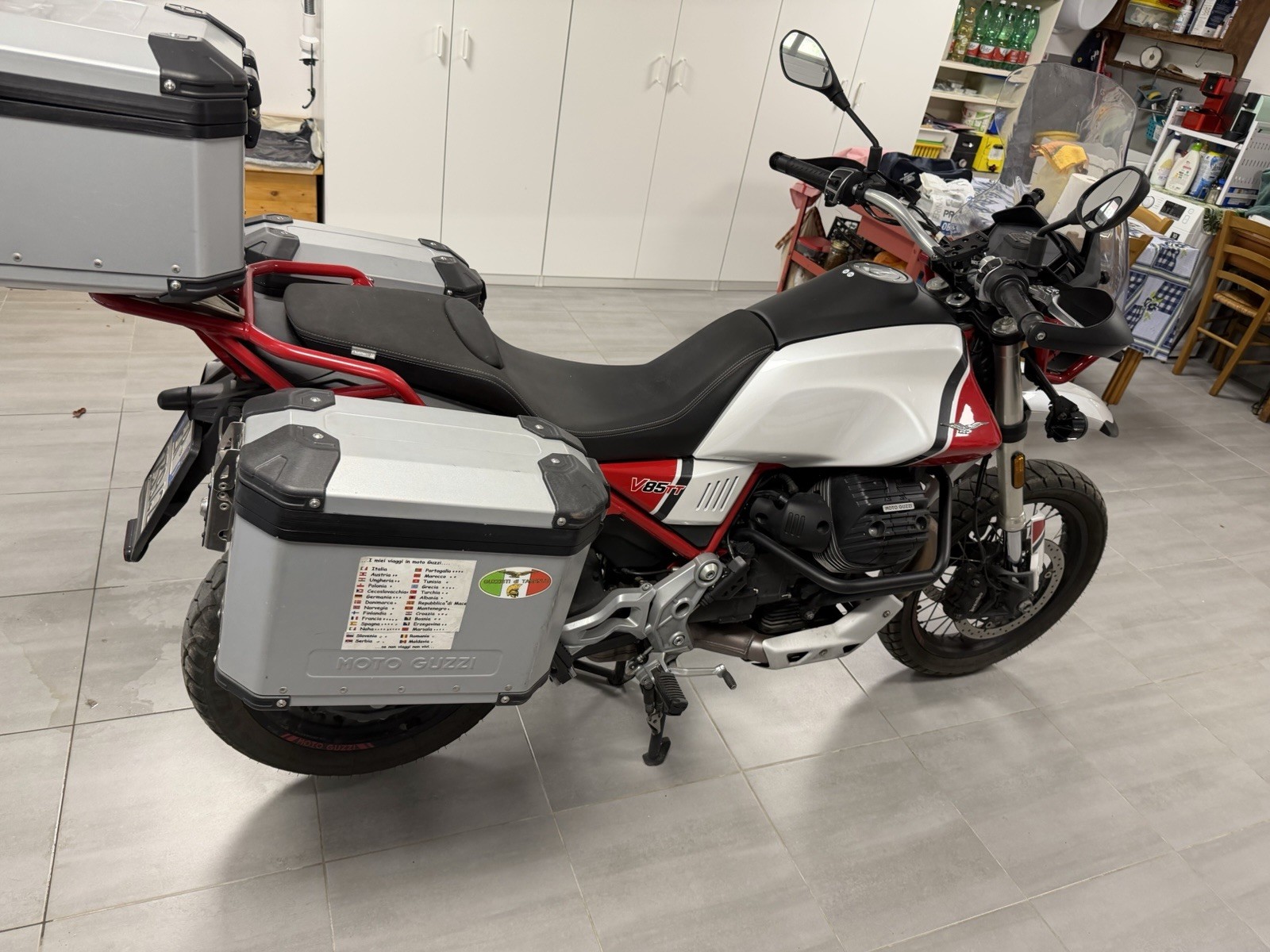 Moto Guzzi V85TT foto 4