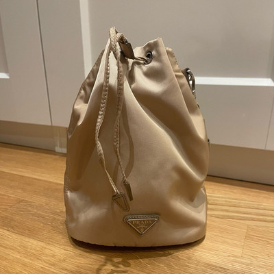 PRADA Nylon Beuteltasche Bucket Bag Beige klein Kordelzug Schulterriemen