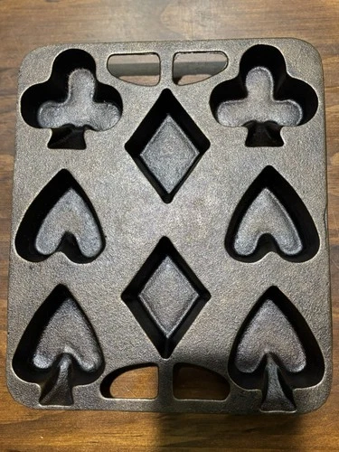 Lodge Cast Iron Vintage Poker Card Suits Cookie Cornbread Pan 9.5"x8" *Seasoned*