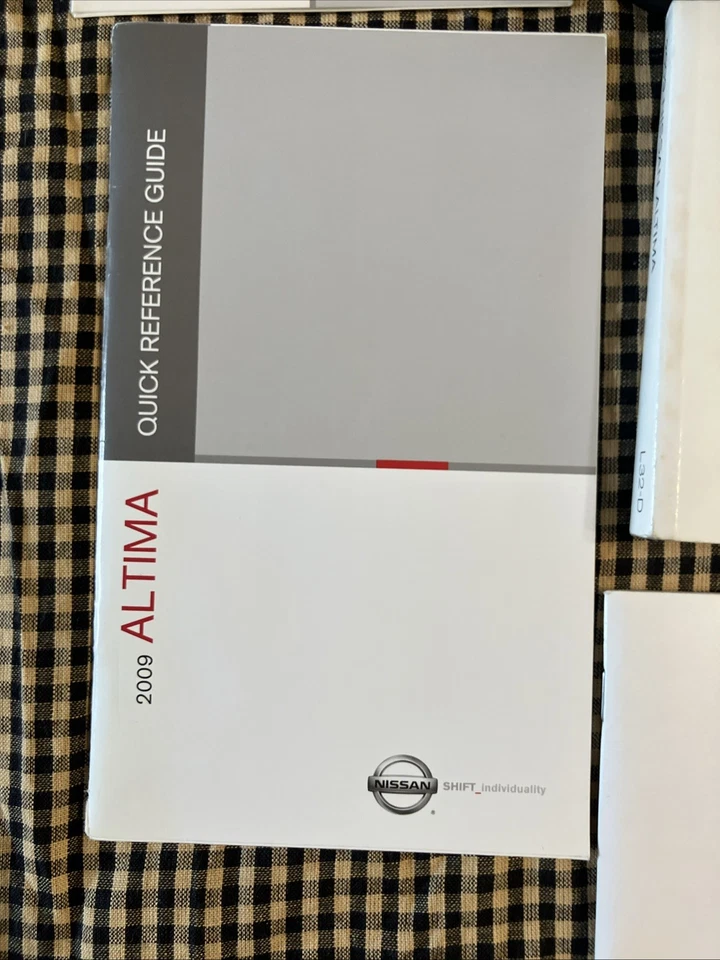 Nissan Altima 2009 manual del propietario con estuche y toda la literatura más DVD sellado Foto 4 de 4