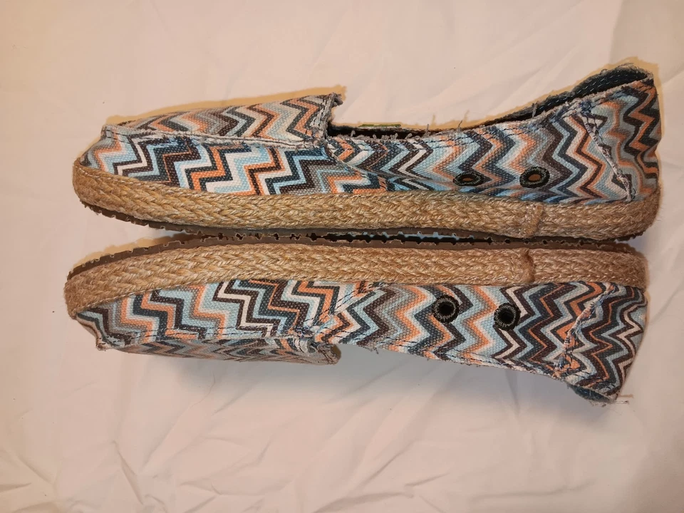 Zapatos sin cordones Sanuk para mujer multicolores talla 7 azul y naranja informales cómodos Foto 3 de 4