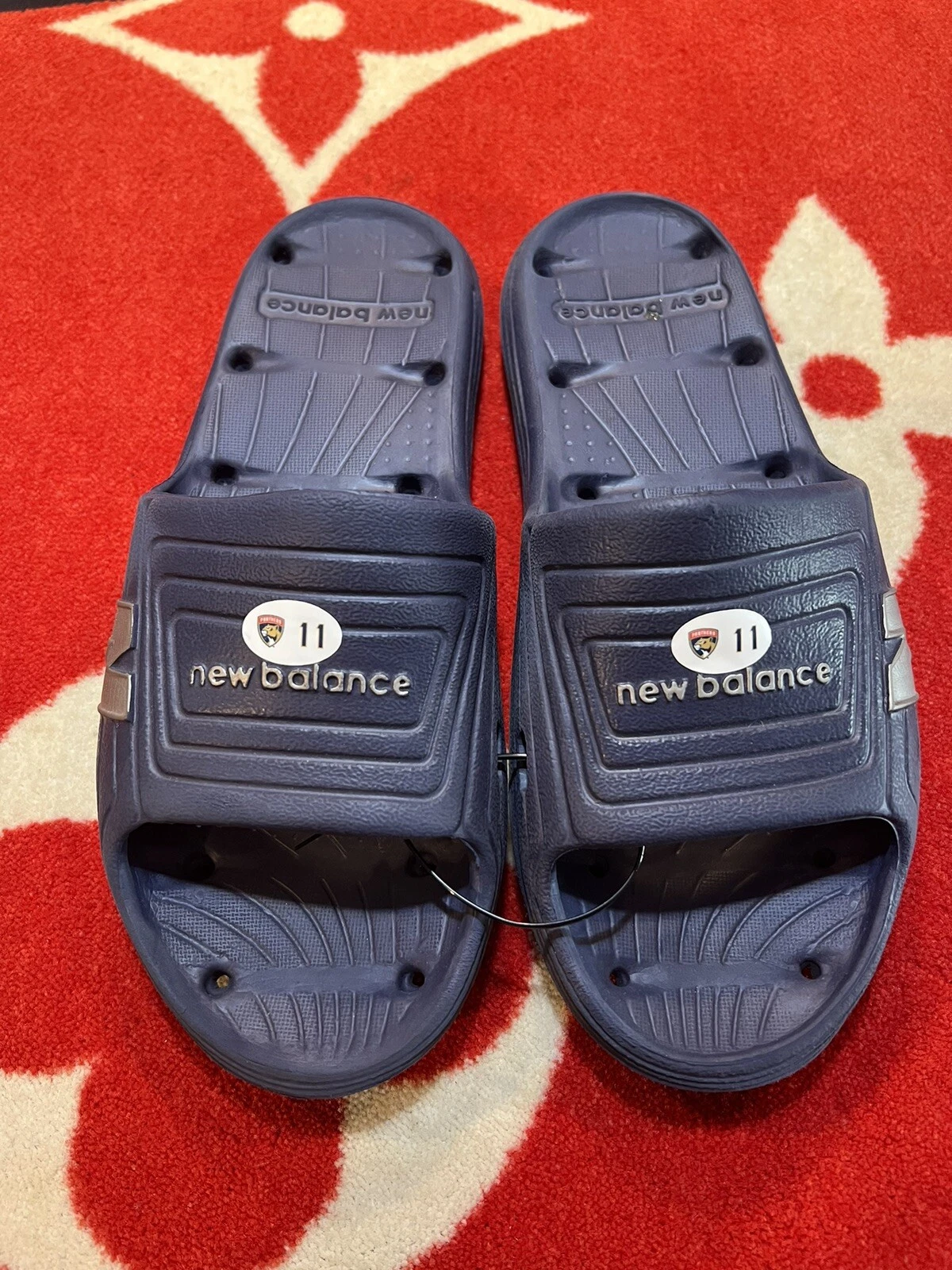 Sandali giocatore Jonathan Huberdeau #11 New Balance Slides gioco usati taglia 10