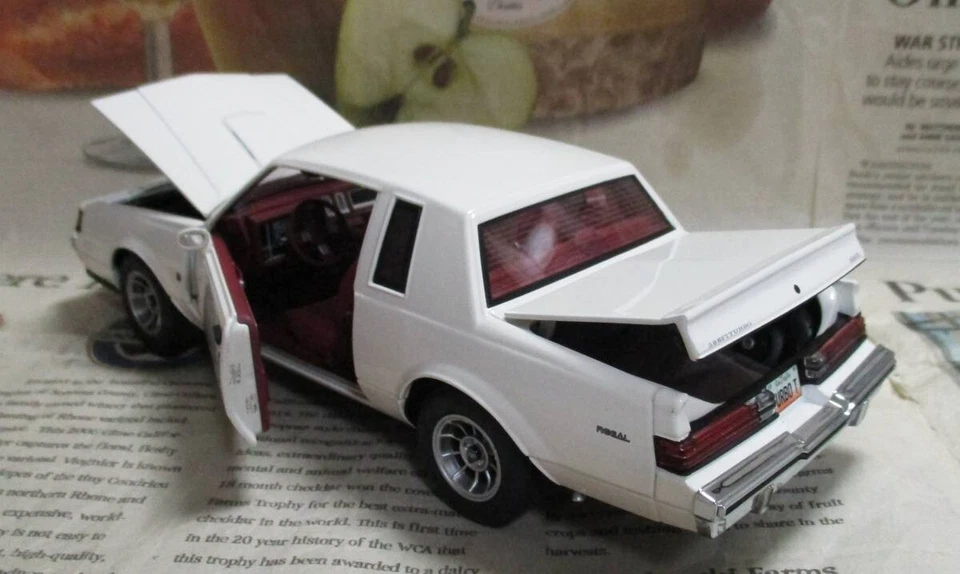 GMP 1/24 Buick Regal Turbo T White 1987 World Limited 1500 Units New - Image 2 of 4