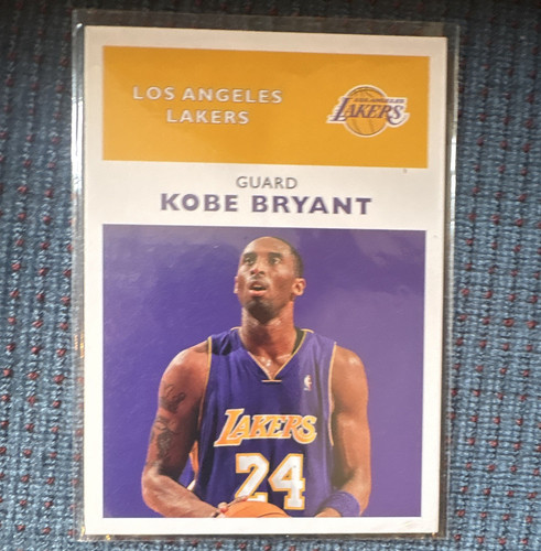 Kobe Bryant #61R-11 — 2007 Fleer 1961-62 Retro basketball card