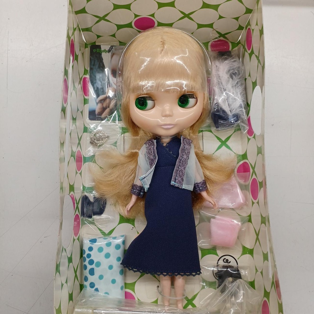 MINT Takara Tomy Neo Blythe Shop Limited Doll Sunday's Very