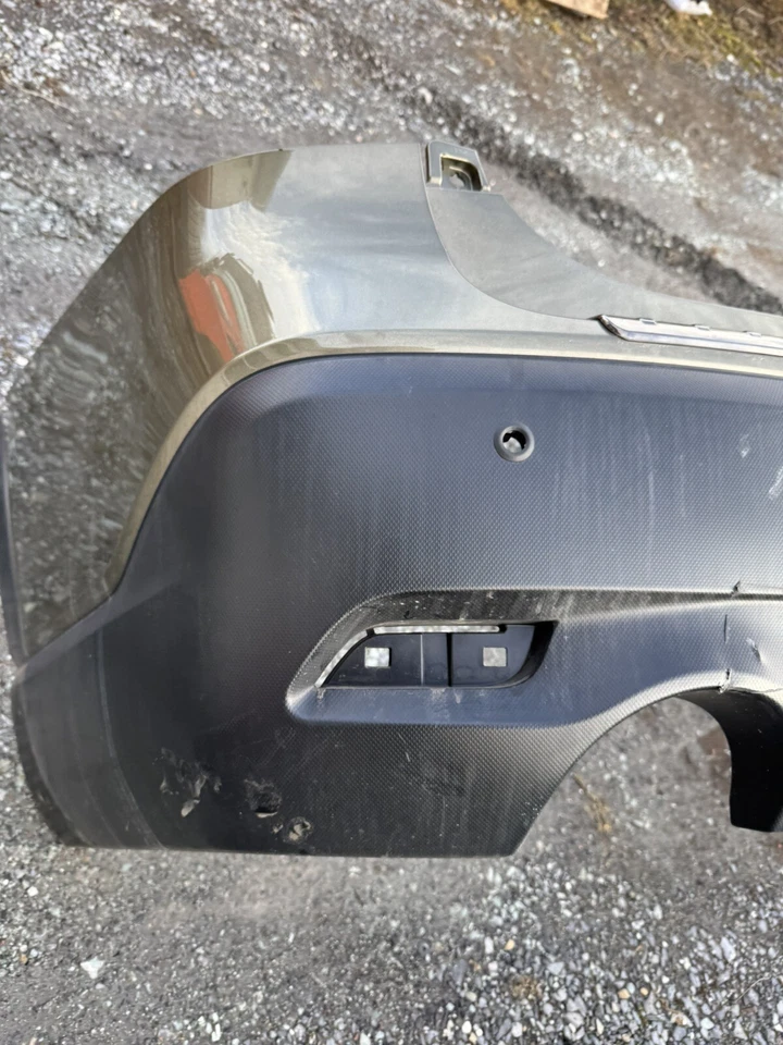 Cubierta de parachoques trasero Subaru Ascent 2019-2024 reversa frenado automático pestaña OEM Foto 3 de 4