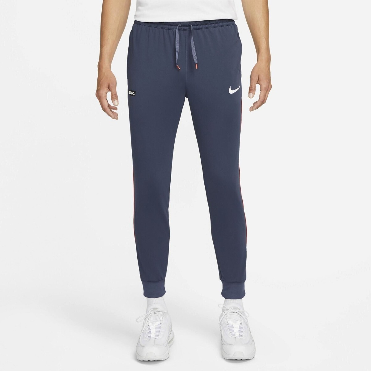 nike casual fit cuffed joggers
