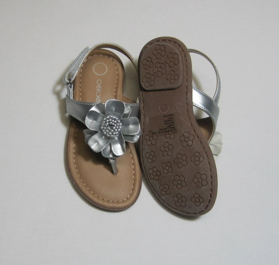 Sandalia plateada para niñas pequeñas, Cherokee nueva con etiquetas Foto 2 de 3