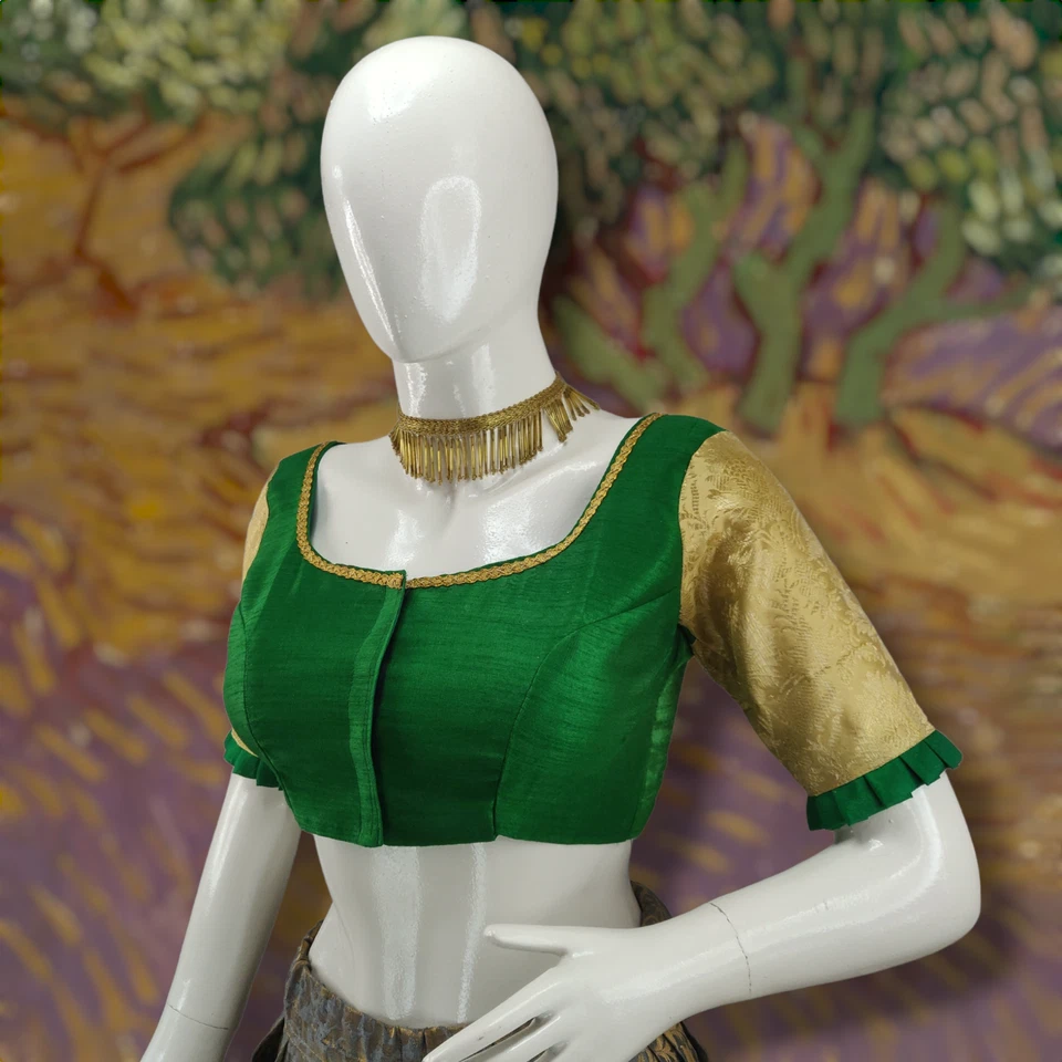 Blusa elegante de seda de tafetán en verde | Mangas elegantes con bordado étnico. Foto 2 de 4