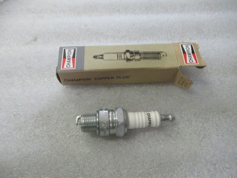 A10L Champion QL77CC Copper Plus Spark Plug #941M OEM New Factory Boat Parts