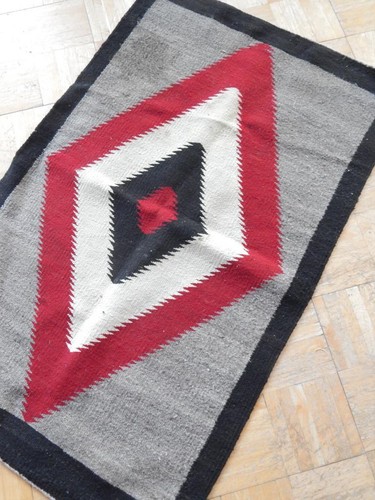 ANTIQUE / VINTAGE NAVAJO INDIAN GANADO DAZZLER RUG - NICE SIZE + DESIGN !