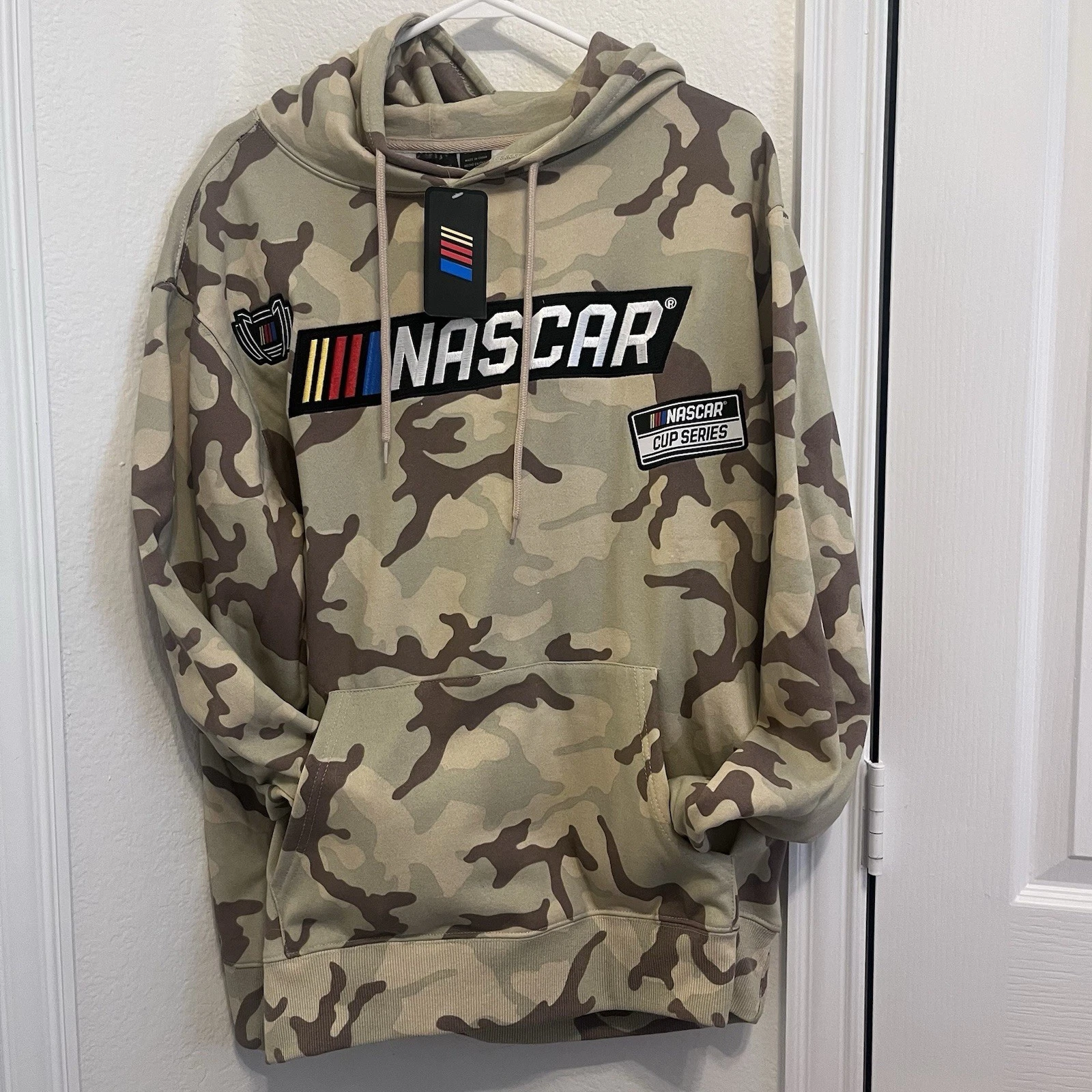 NWT NASCAR Large OFFICIAL EMBROIDERED CAMO HOODIE SWEATSHIRT MEN’S LICENSED