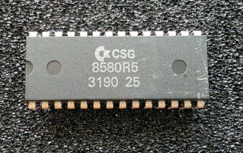 MOS / CSG 8580 R5 (3190) Commodore 64 SID -=TESTED=-