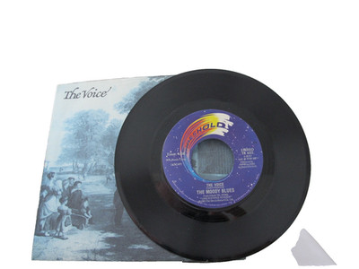45 RECORD - THE MOODY BLUES - THE VOICE
