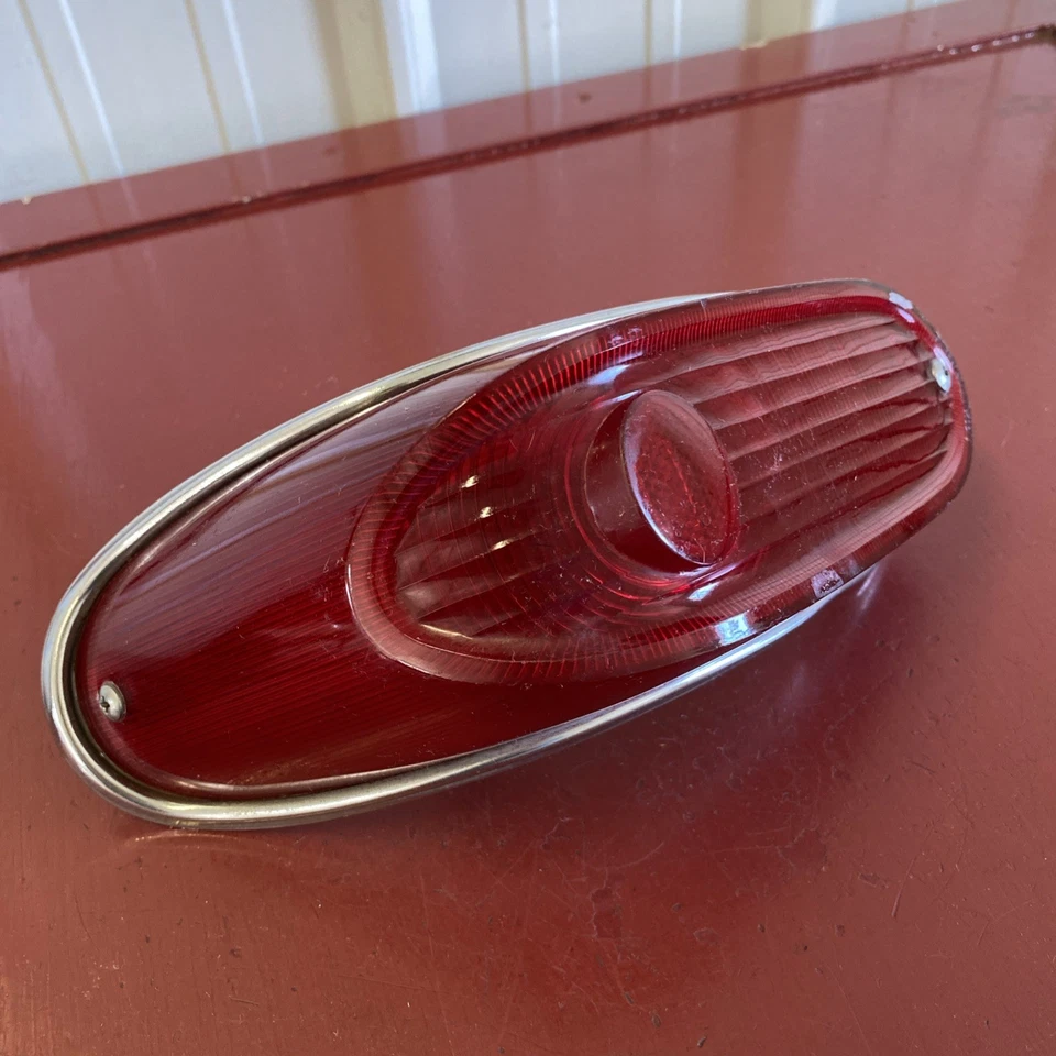 Luz trasera Studebaker Lark 1960 original STT-SP Foto 4 de 4