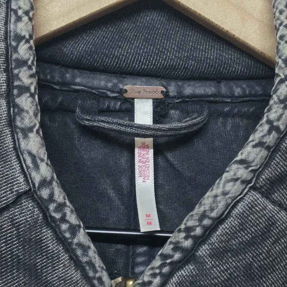 Chaqueta acolchada tejida Free People Dolman negra descolorida para mujer talla mediana de gran tamaño Foto 4 de 4