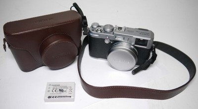 Fuji Fujifilm X100 Digitalkamera      An-Verkauf! ff-shop24