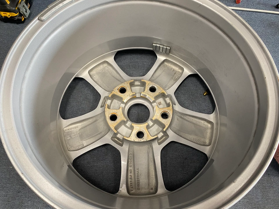 2018-2023 Jeep Wrangler 9216 Wheel 17 x 7-1/2 Rim 5 Spoke Silver 5VH23GSAAA - Image 3 of 4