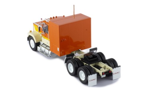 IXO Models GMC General 1980, Orange Yellow & Beige 1/43 Scale - Picture 3 of 10