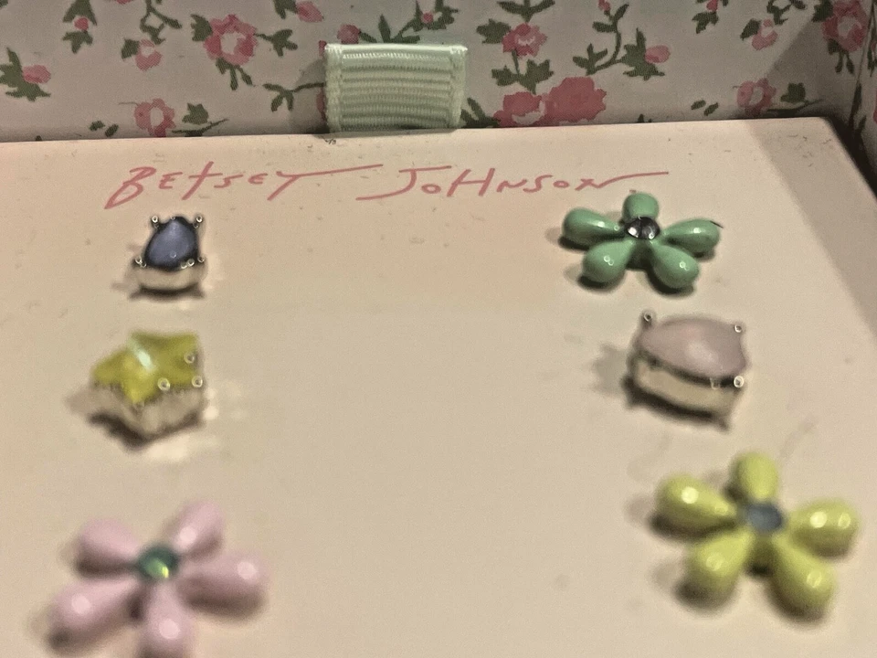 Nuevo Juego de Pendientes Betsey Johnson Flor Tachuelas Corazón Estrella Forma Pera Verano Pastel Foto 4 de 4