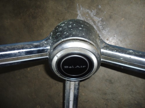 1968 CHEVROLET BEL AIR STEERING WHEEL / HORN BUTTON - Picture 4 of 4