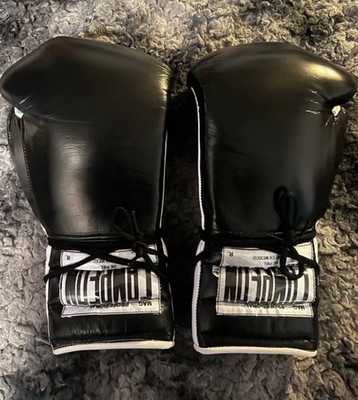 Campeón Black White Lace-Up Bag Gloves Boxing Training Equipment